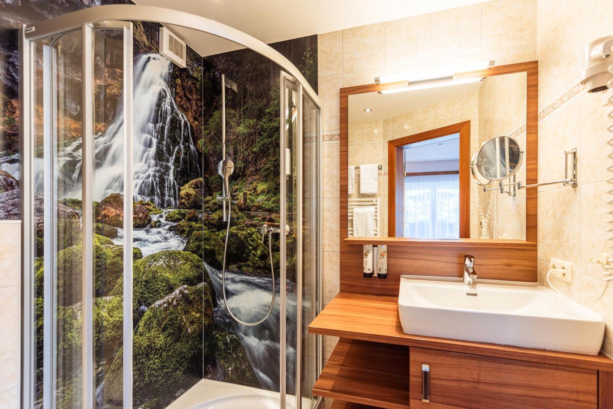Hotel Lohningerhof Maria Alm am Steinernen Meer Room photo